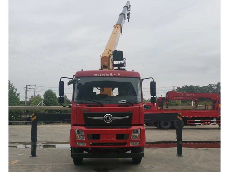 東風專底D3V后雙橋隨車吊