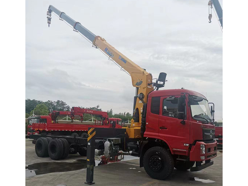 東風專底D3V后雙橋隨車吊