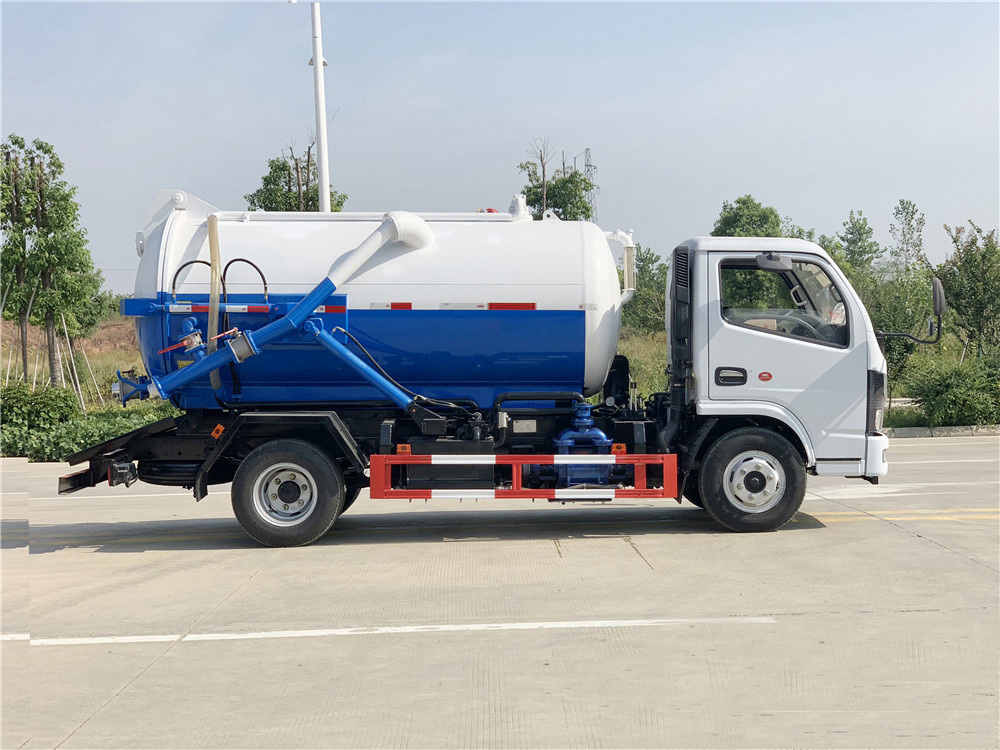 4.5方東風D6 吸污車