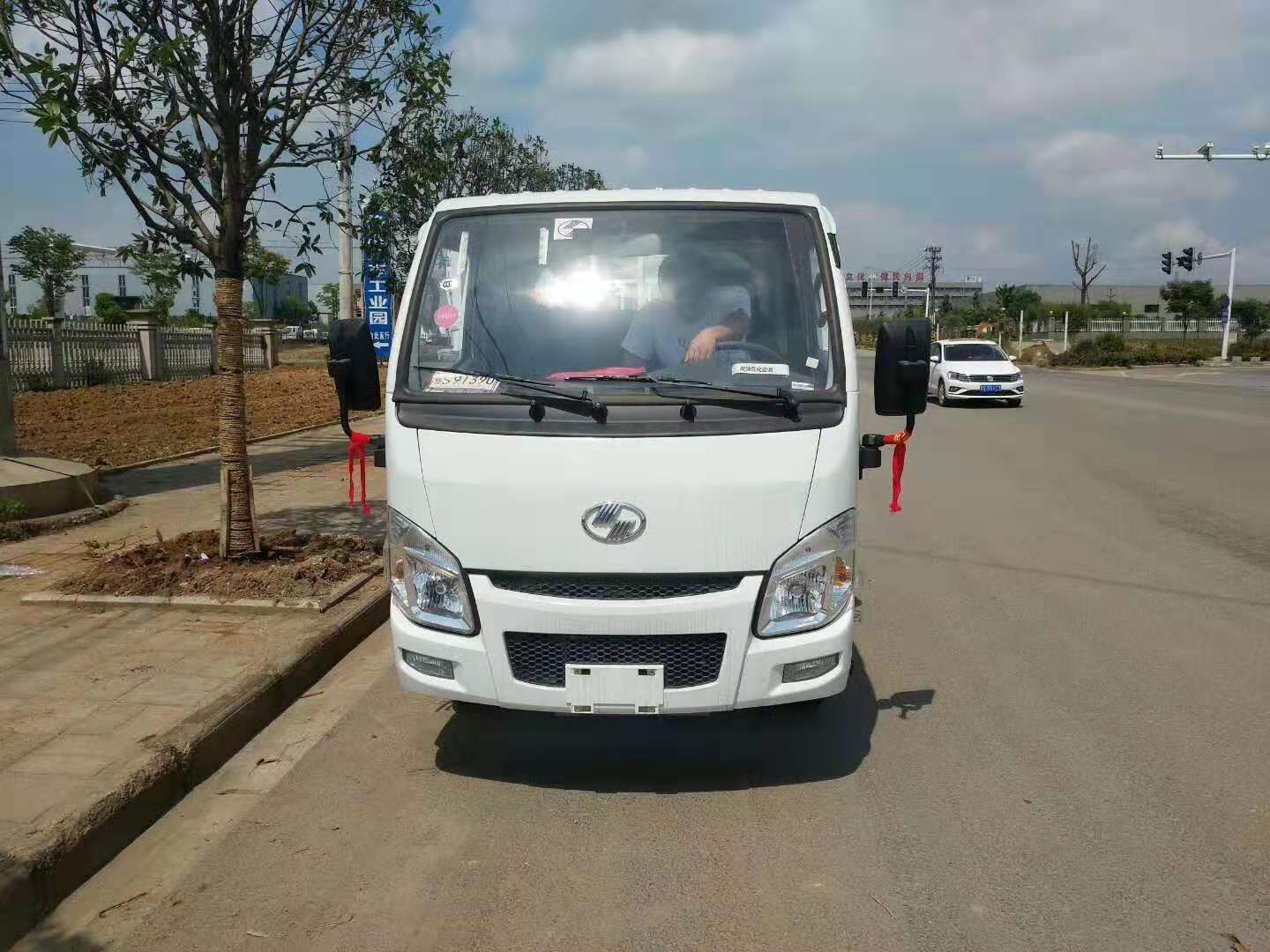 躍進(jìn)3.3米氣瓶運(yùn)輸車